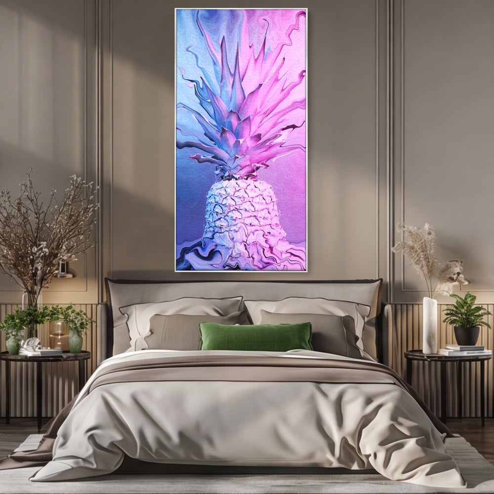 Tablou canvas cu tablou canvas cu ananas neon, in rama de aluminiu argintiu, pe perete intr-un dormitor
